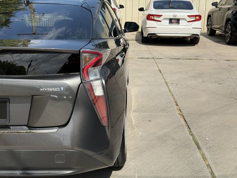 Used 2016 Toyota Prius Two FWD image 11