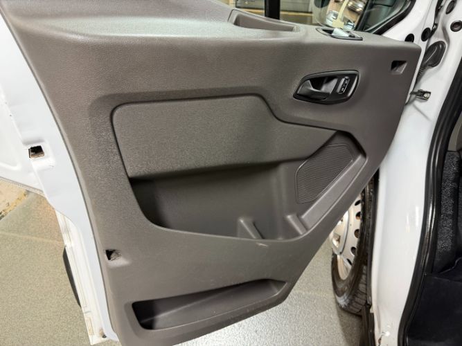 Used 2022 Ford Transit 350 DRW RWD image 8