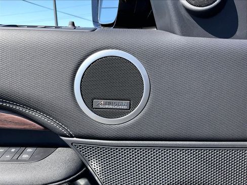 New 2026 Land Rover Discovery Dynamic SE image 21