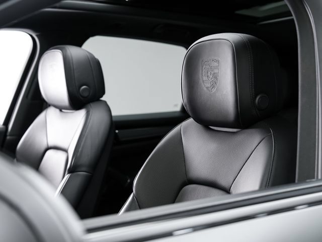 Certified 2023 Porsche Cayenne Platinum Edition AWD/4WD image 10