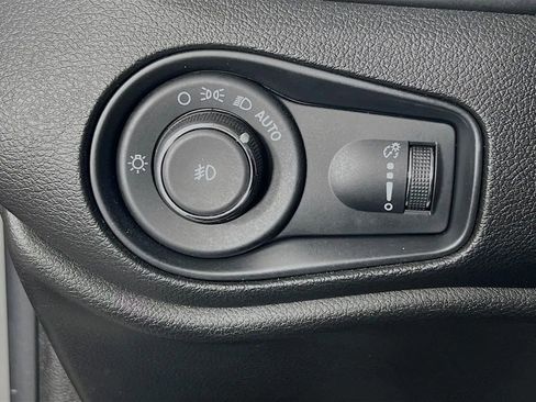 Used 2019 Jeep Renegade Sport image 11