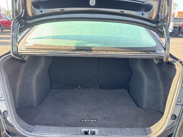 Used 2025 Nissan Versa SV FWD image 12