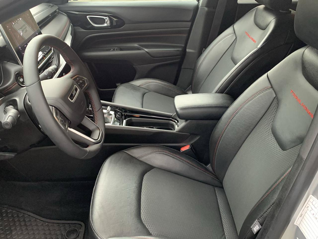 Used 2025 Jeep Compass Trailhawk AWD/4WD image 8