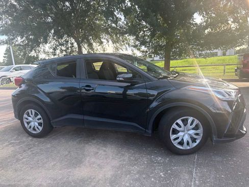 Used 2020 Toyota C-HR LE FWD image 4