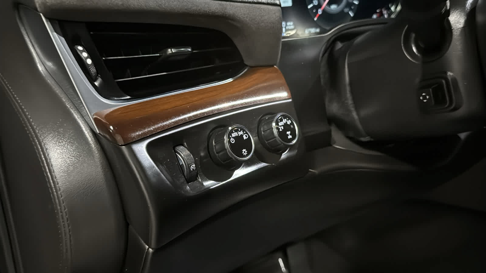 Used 2019 Cadillac Escalade Luxury AWD/4WD image 20