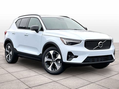New 2026 Volvo XC40 B5 Plus w/ Protection Package Premier image 2
