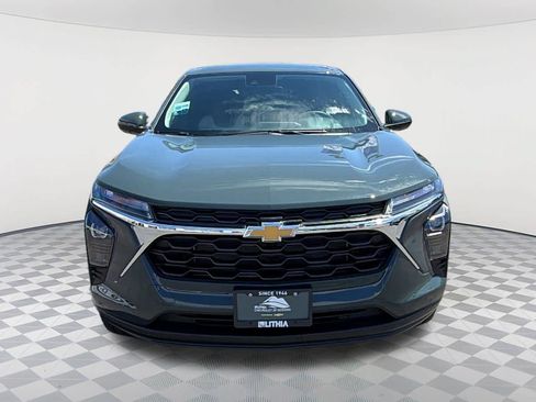 New 2026 Chevrolet Trax LS w/ LS Convenience Package FWD image 2
