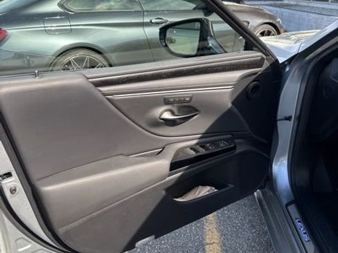 Used 2024 Lexus ES 300h w/ Premium Package image 12