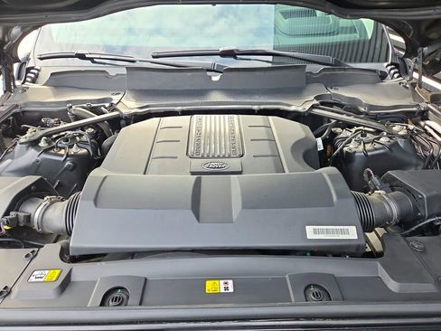 Used 2019 Land Rover Range Rover HSE image 32