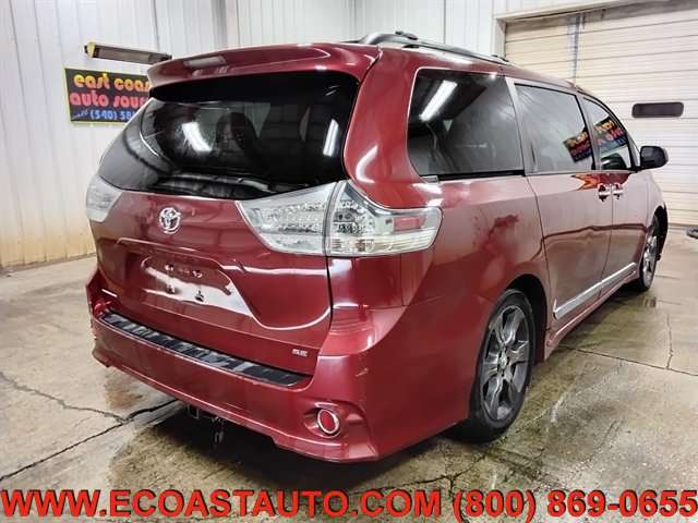 Used 2016 Toyota Sienna SE w/ SE Preferred Package FWD image 3