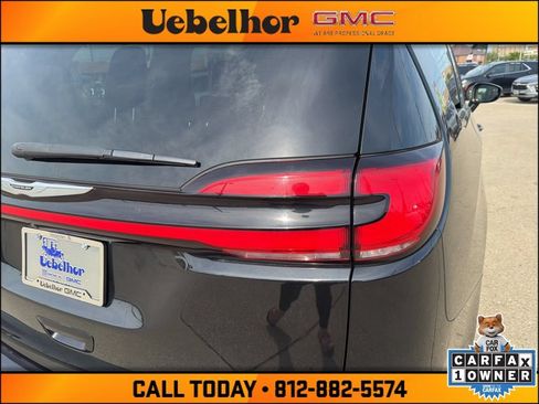 Used 2022 Chrysler Pacifica Touring-L FWD image 10