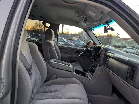 Used 2006 Chevrolet Suburban LS w/ Smart Select Package image 22