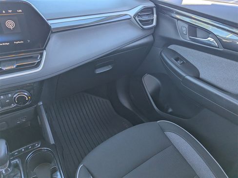 Used 2024 Chevrolet TrailBlazer LT w/ LT Cold Weather Package image 17