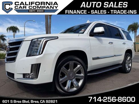 Used 2018 Cadillac Escalade Luxury RWD image 1