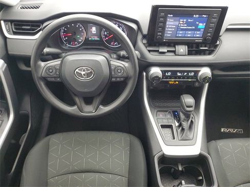 Used 2022 Toyota RAV4 XLE image 17