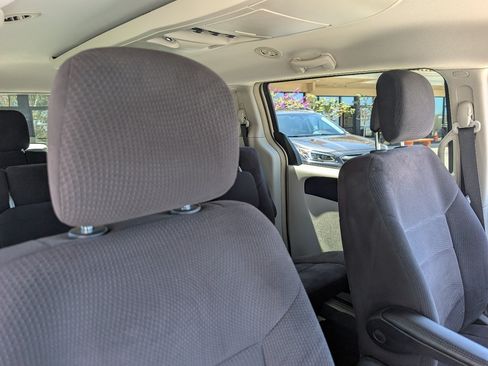Used 2011 Chrysler Town & Country Touring FWD image 3