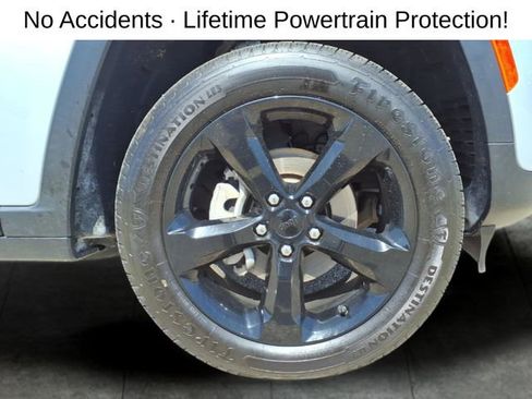 Used 2023 Jeep Grand Cherokee Altitude AWD/4WD image 9