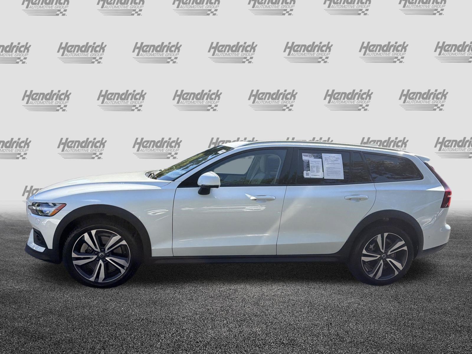 Certified 2026 Volvo V60 B5 Cross Country Plus w/ Climate Package AWD/4WD image 7