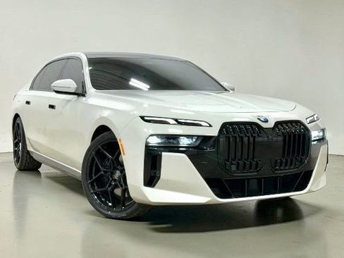 Used 2024 BMW 760i xDrive w/ Premium Package image 13