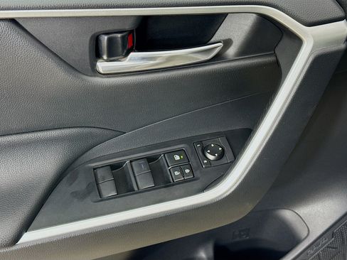 Used 2020 Toyota RAV4 XLE w/ Convenience Package image 18