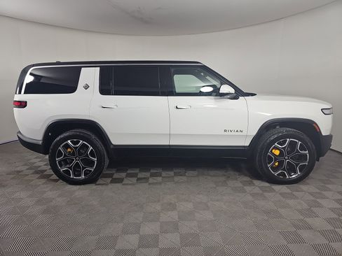 Used 2023 Rivian R1S Adventure image 6