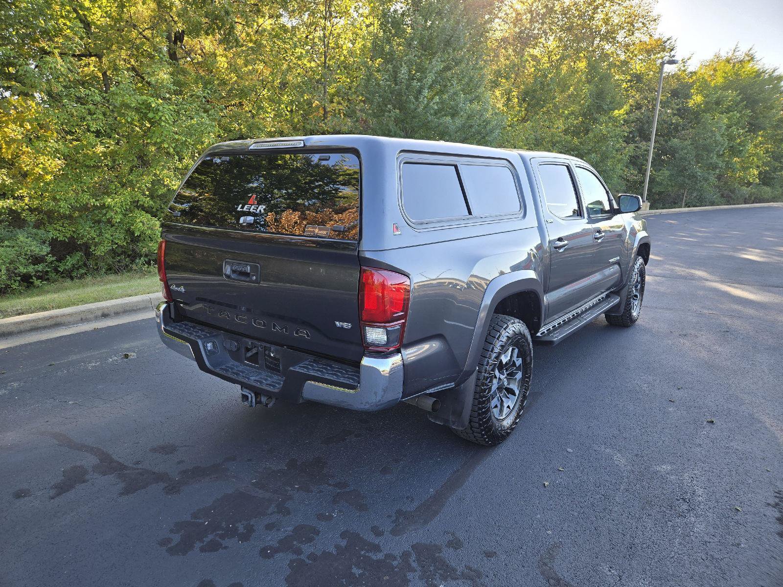 Used 2021 Toyota Tacoma SR5 AWD/4WD image 3