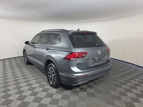 Used 2018 Volkswagen Tiguan SE w/ Panoramic Sunroof Package AWD/4WD image 3