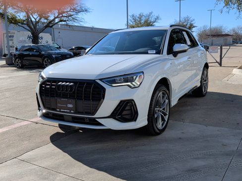 Certified 2025 Audi Q3 2.0T Premium w/ Convenience Package image 5