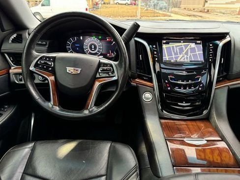 Used 2016 Cadillac Escalade Luxury image 24