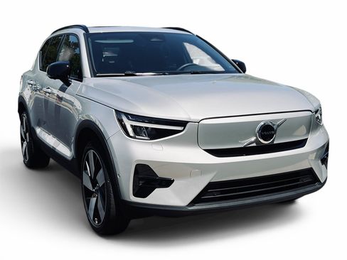 Used 2023 Volvo XC40 Recharge Ultimate AWD/4WD image 2