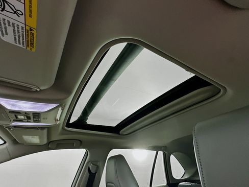 Used 2022 Toyota RAV4 XLE Premium image 25