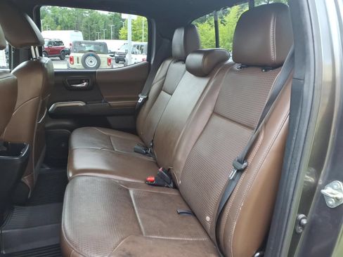 Used 2016 Toyota Tacoma Limited w/ Towing Package AWD/4WD image 30