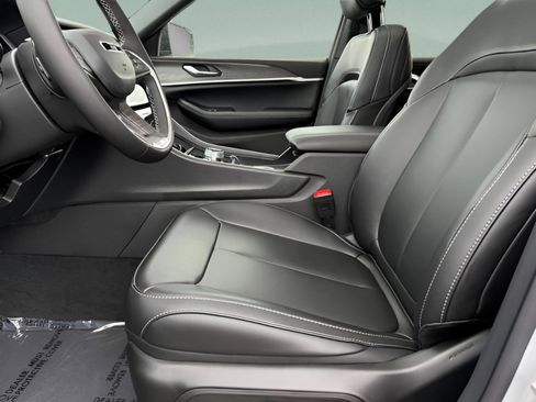 New 2026 Jeep Grand Cherokee L Limited AWD/4WD image 19