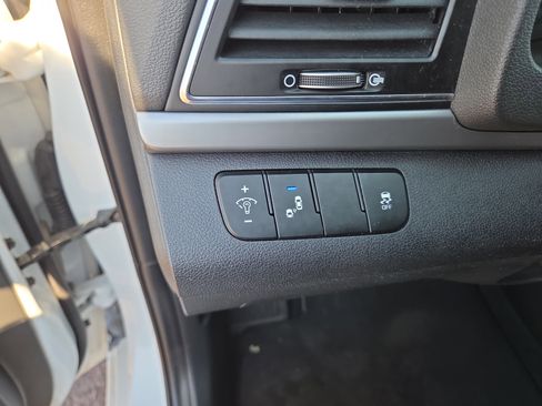 Used 2017 Hyundai Elantra Value Edition w/ Cargo Package image 30