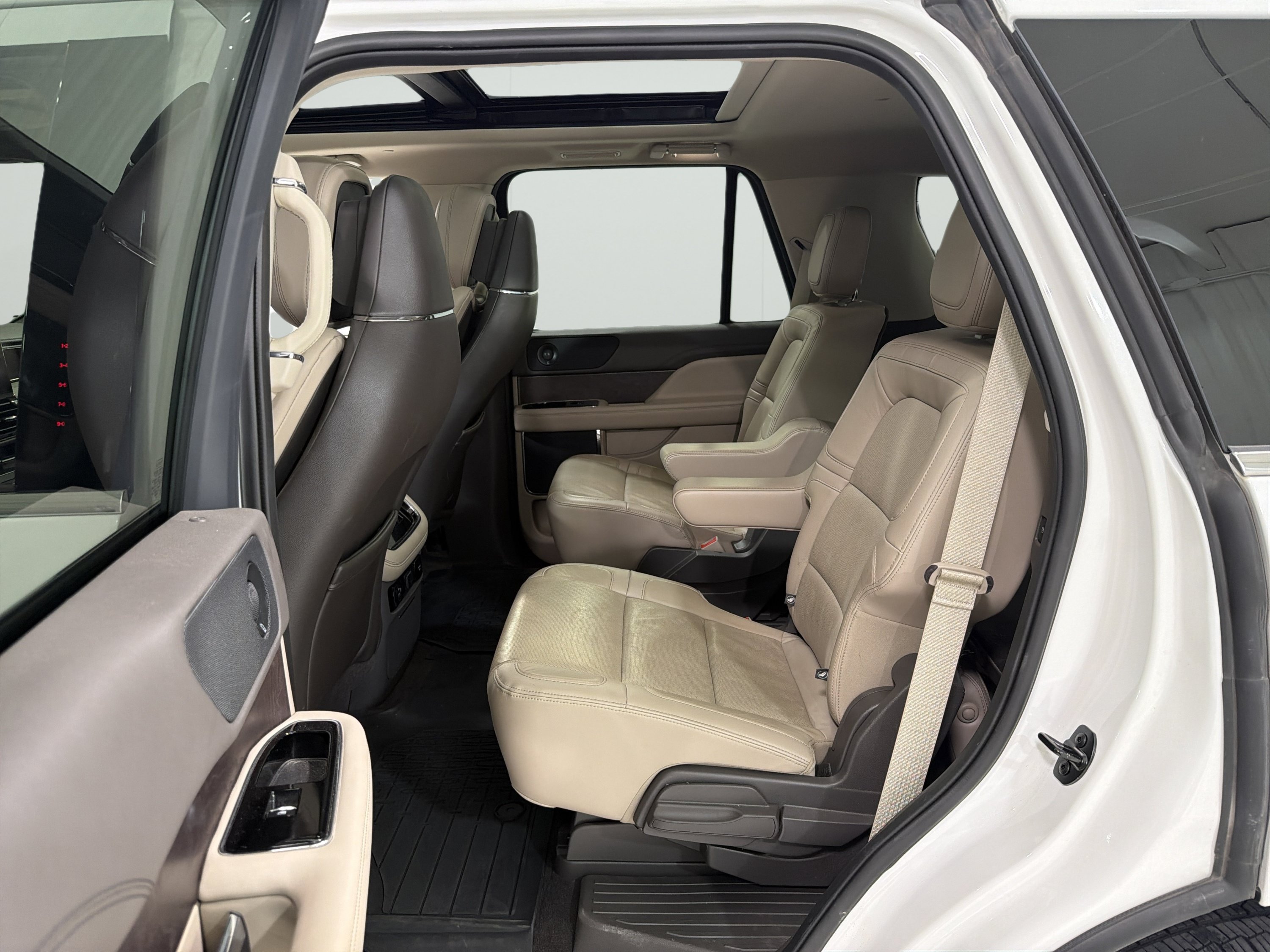 Used 2023 Lincoln Navigator Reserve AWD/4WD image 12