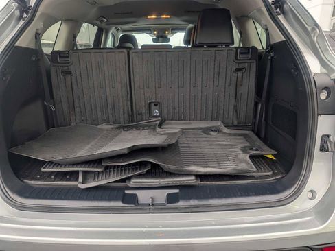 Certified 2023 Toyota Highlander XLE image 23