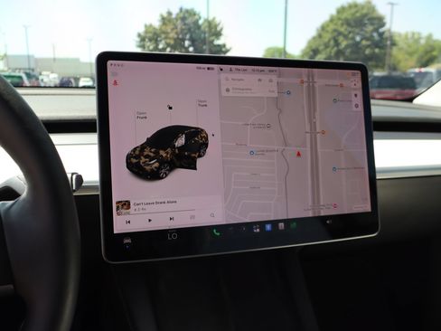 Used 2021 Tesla Model Y Long Range AWD/4WD image 18