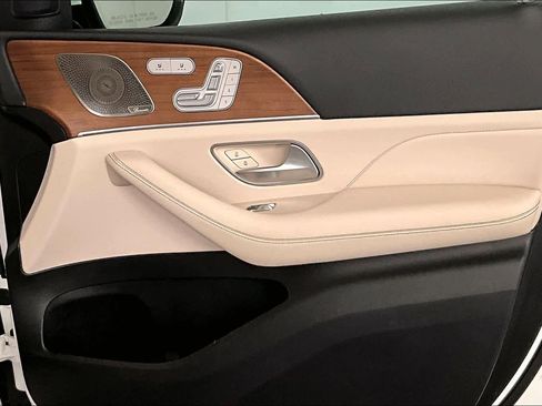 Used 2023 Mercedes-Benz GLS 450 4MATIC image 21