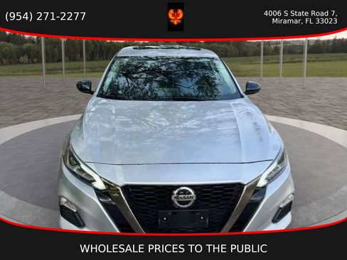 Used 2020 Nissan Altima 2.5 SR w/ Premium Package image 3