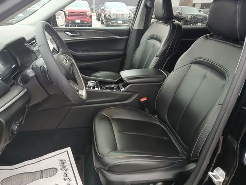 Used 2023 Jeep Grand Cherokee L Limited image 10