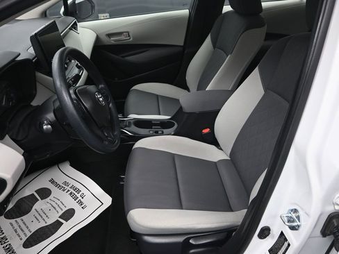 Used 2025 Toyota Corolla LE image 14