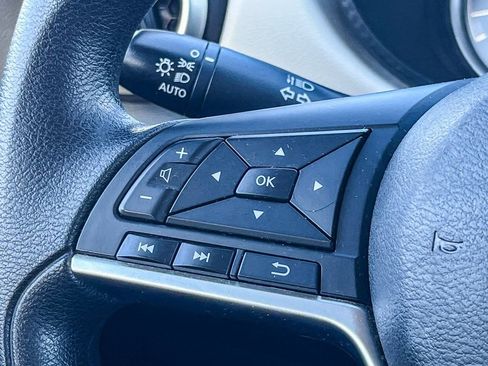 Used 2022 Nissan Versa SV w/ Trunk Package image 24