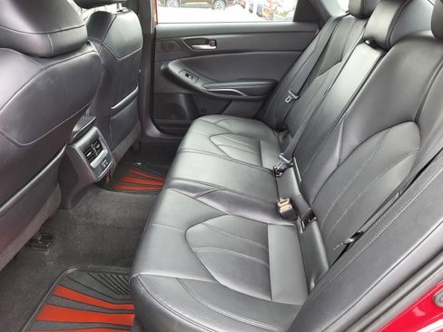 Used 2022 Toyota Avalon XLE image 11