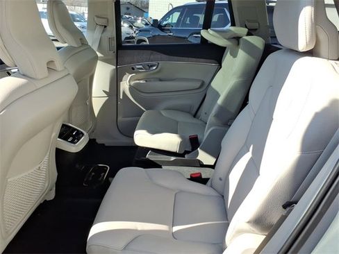 Used 2024 Volvo XC90 B6 Plus image 6