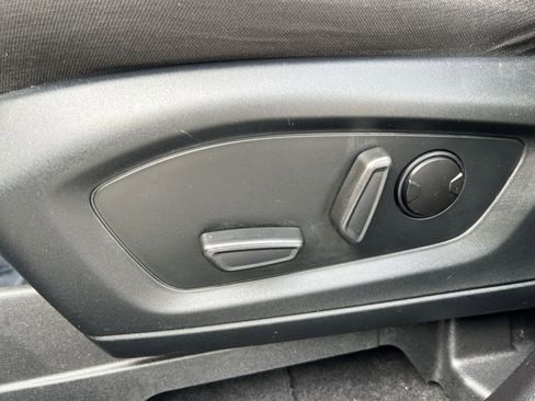 Used 2021 Ford Explorer XLT image 14