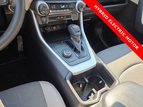Used 2025 Toyota RAV4 XLE AWD/4WD image 25