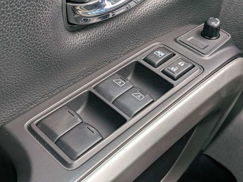 Used 2022 Nissan Titan SV w/ SV Convenience Package RWD image 27