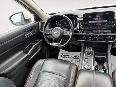 Used 2023 Nissan Pathfinder Platinum AWD/4WD image 11