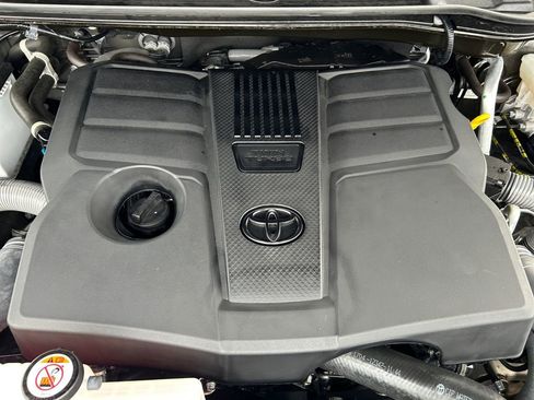 Used 2024 Toyota Tundra Limited image 30