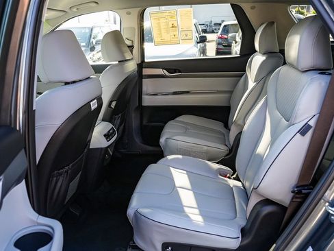 Used 2025 Hyundai Palisade SEL FWD image 17